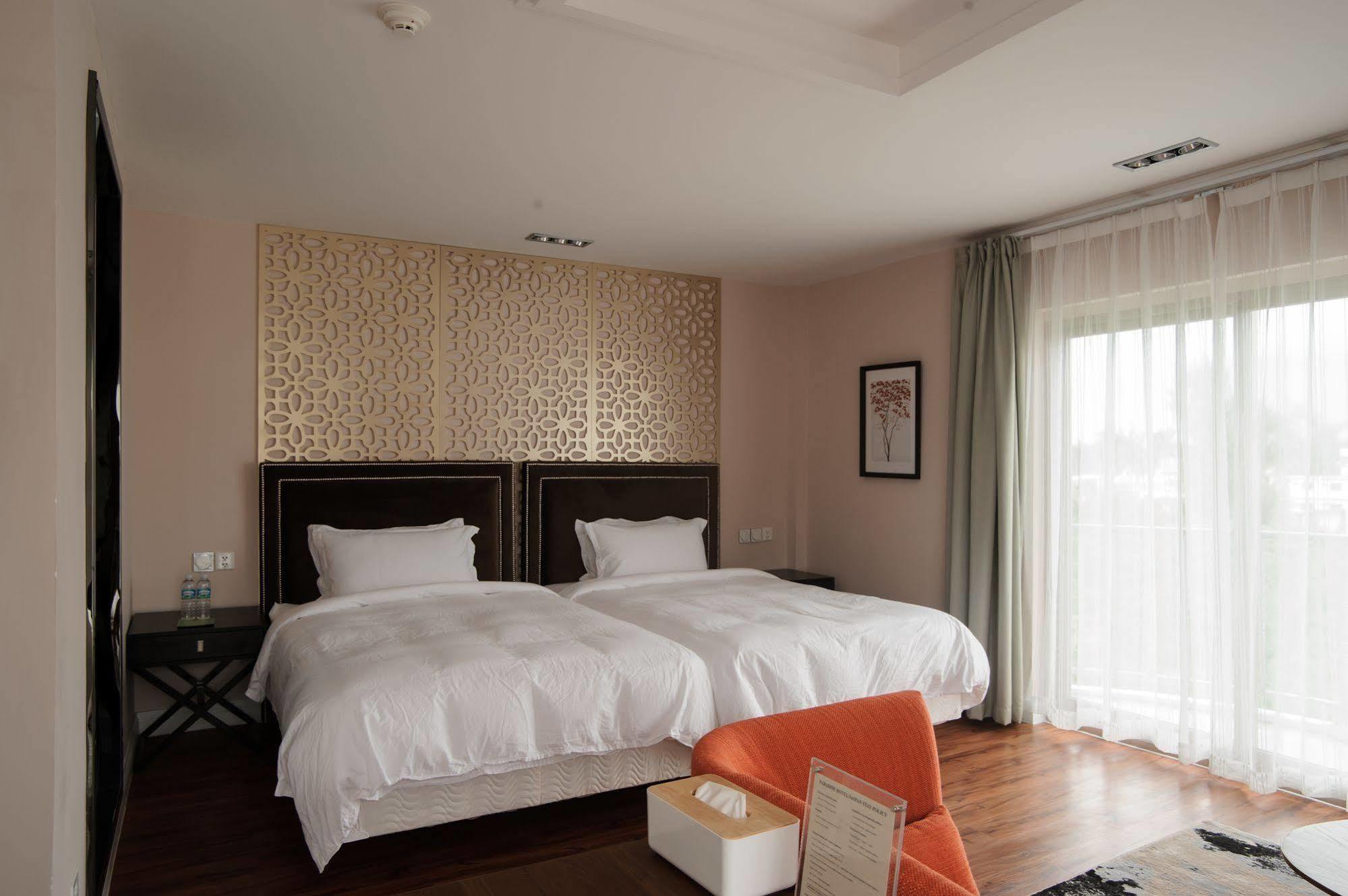 Paradise Hotel سايبان المظهر الخارجي الصورة